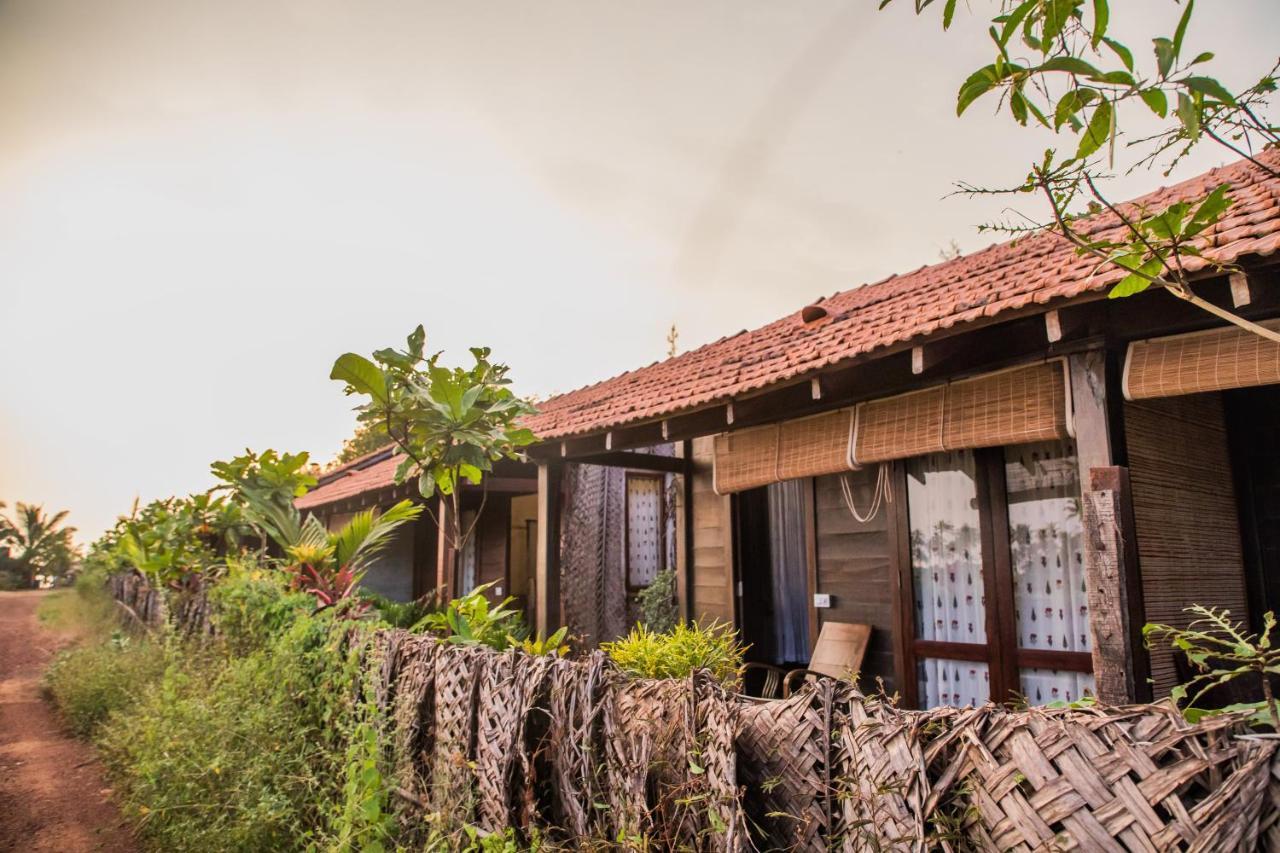 The Artist Cottages Morjim Ngoại thất bức ảnh